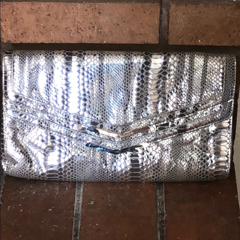 WHBM clutch